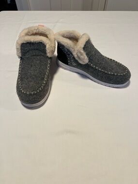 Cozy Gray Faux Fur-Lined Slip-On Slippers Sz 41(10.5)